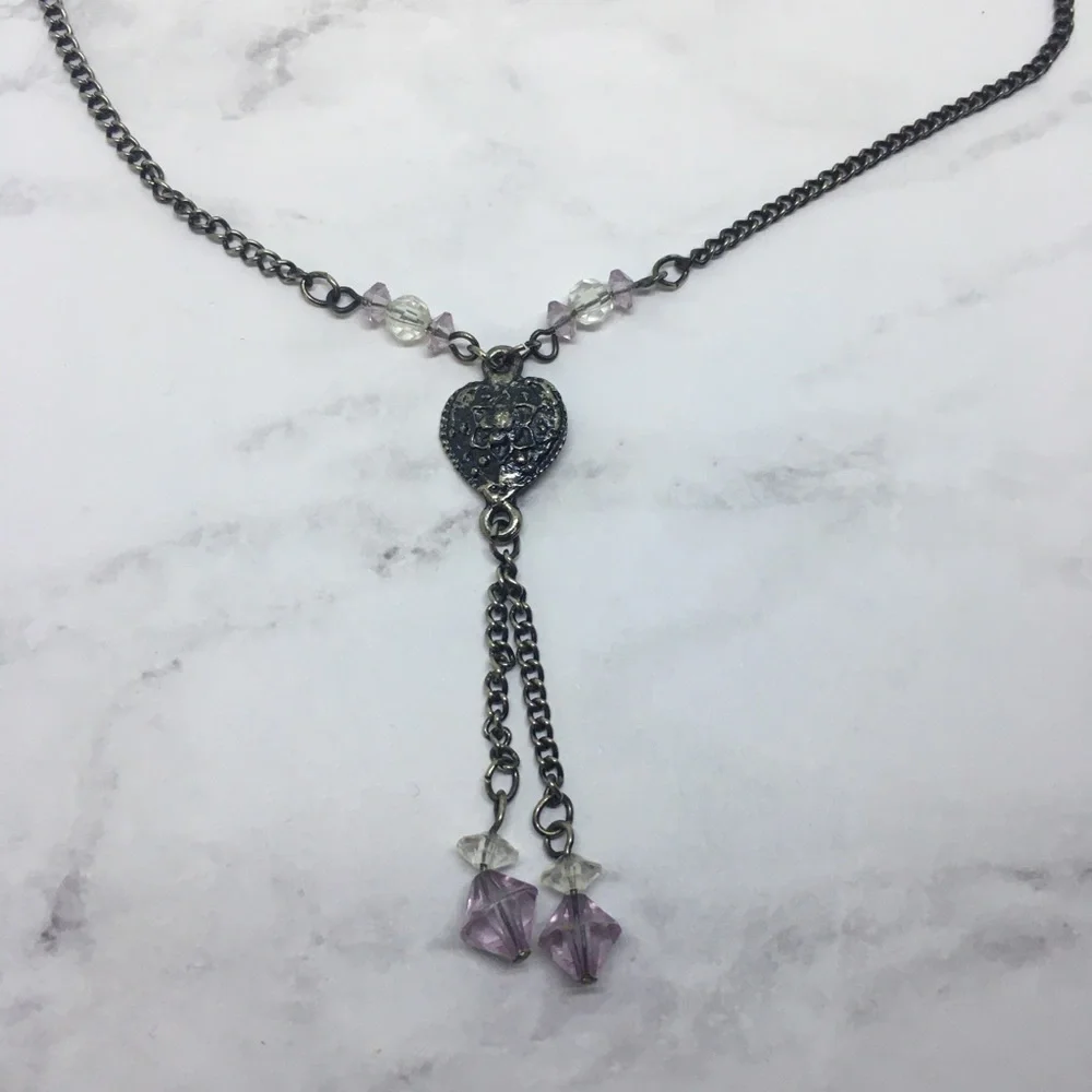 Short necklace dark bronze with heart